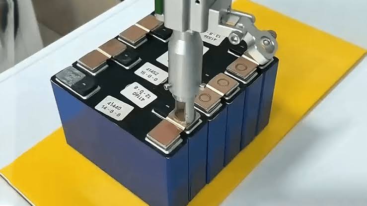 soldadura-laser-bornes-baterias-ev-litio-cobre-aluminio